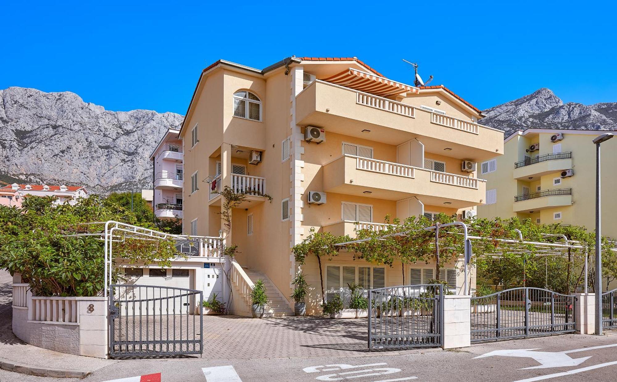 Apartments Ivica Makarska Exterior photo