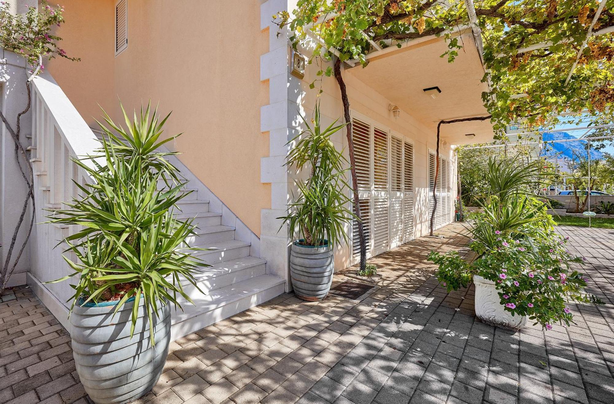 Apartments Ivica Makarska Exterior photo