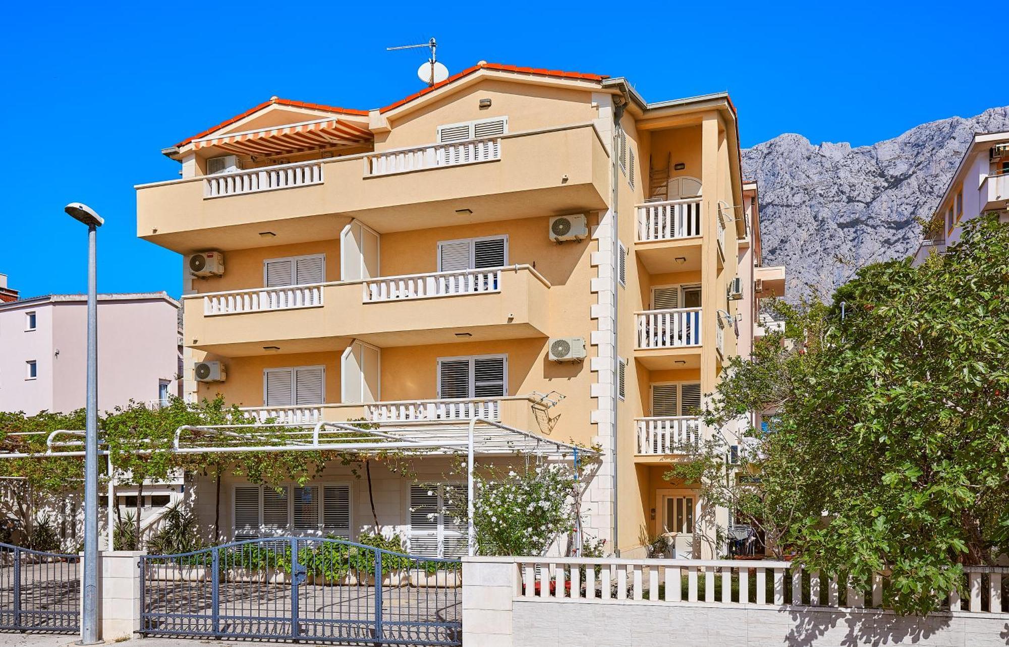 Apartments Ivica Makarska Exterior photo