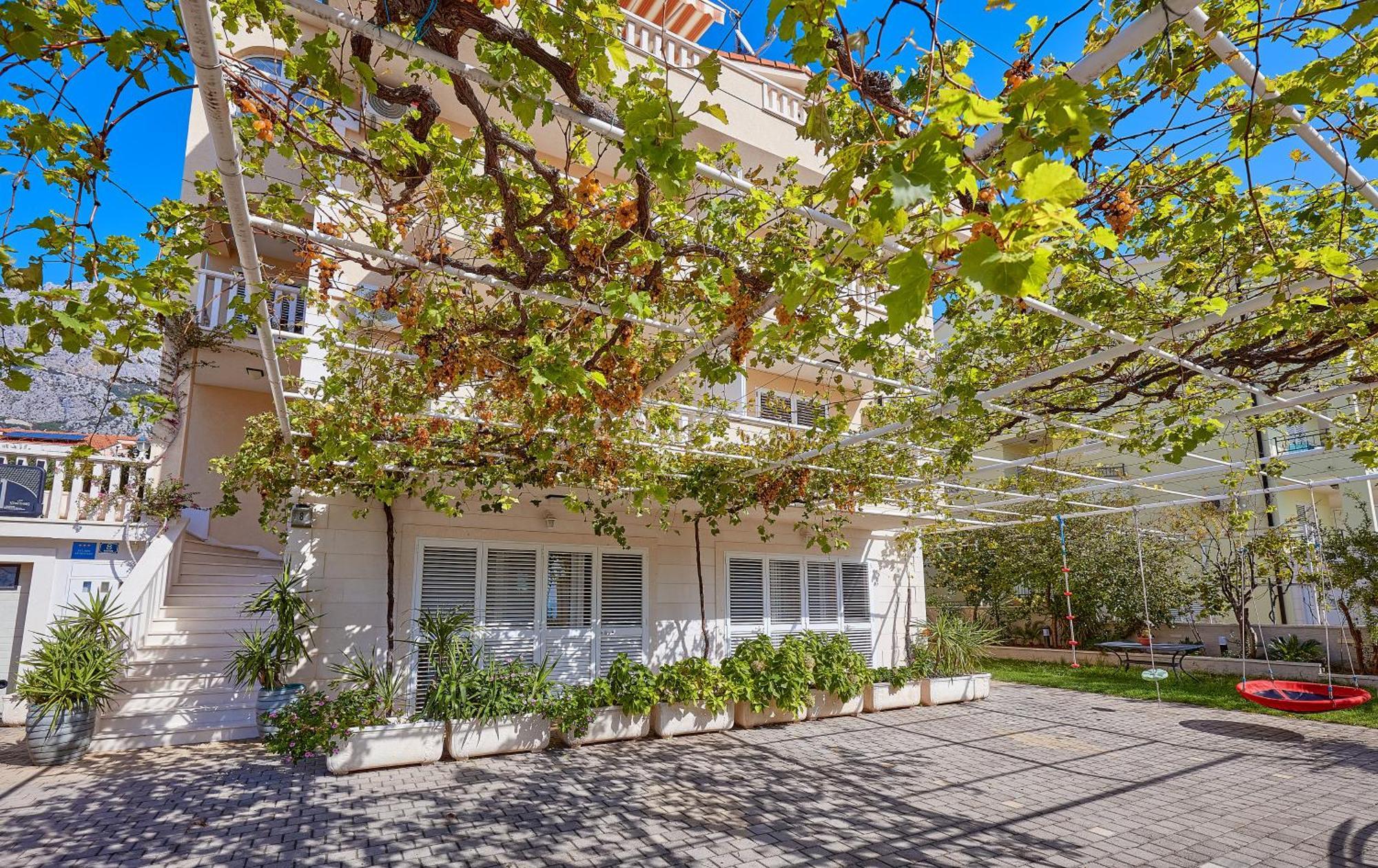 Apartments Ivica Makarska Exterior photo